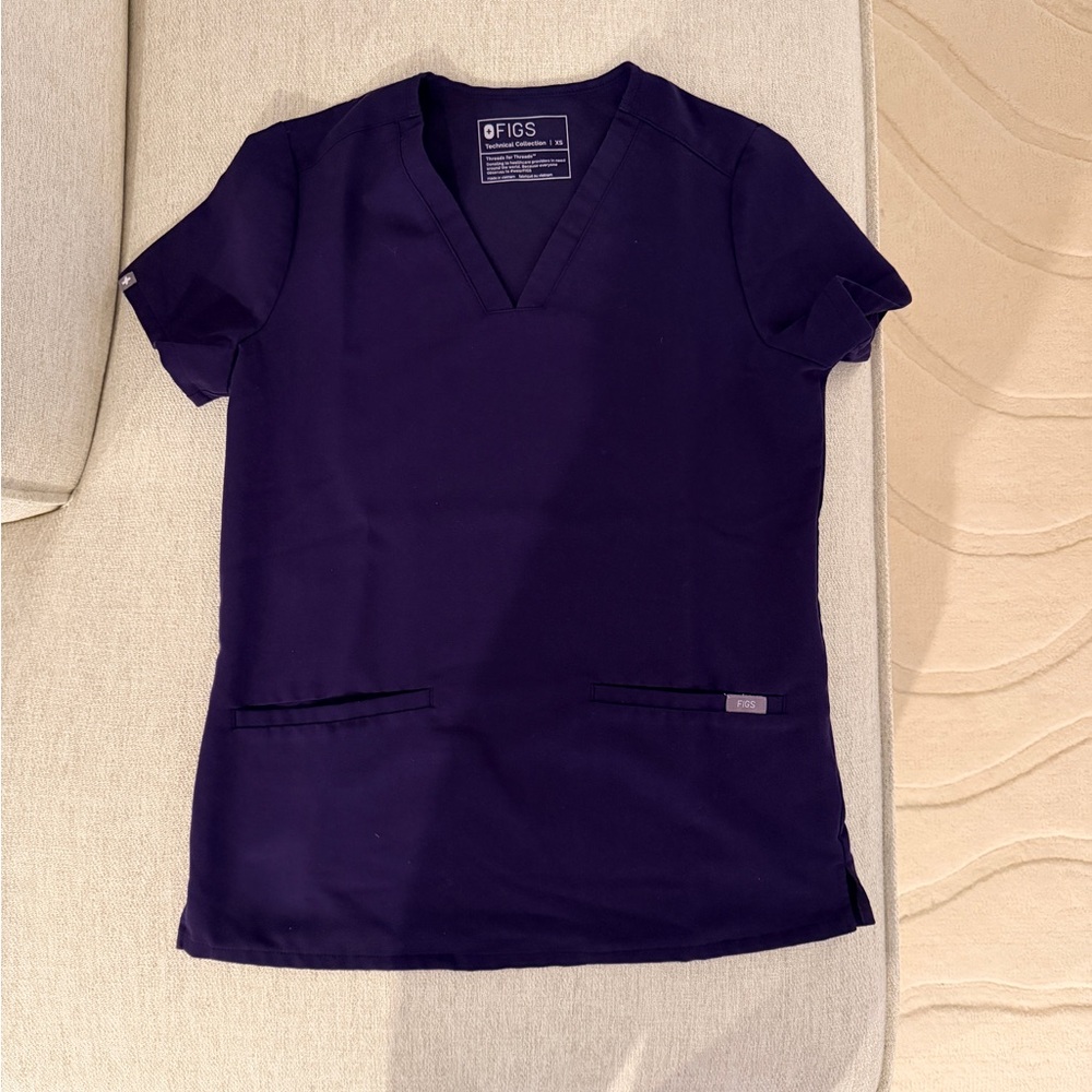 FIGS Casma Scrub Top XS Deep Purple Plum V-Neck EUC